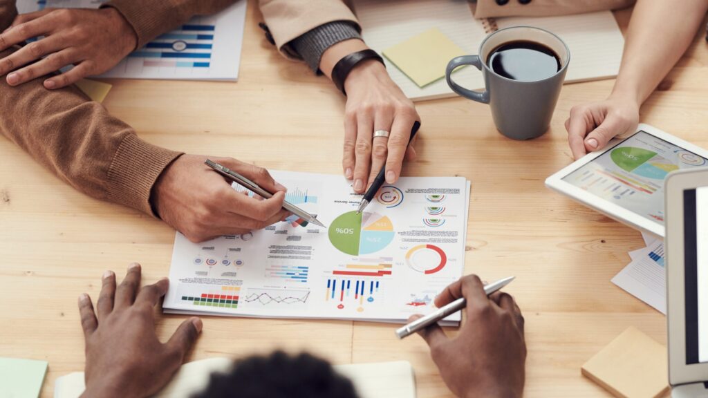 Jak realizować strategię marketingową dla małych firm?